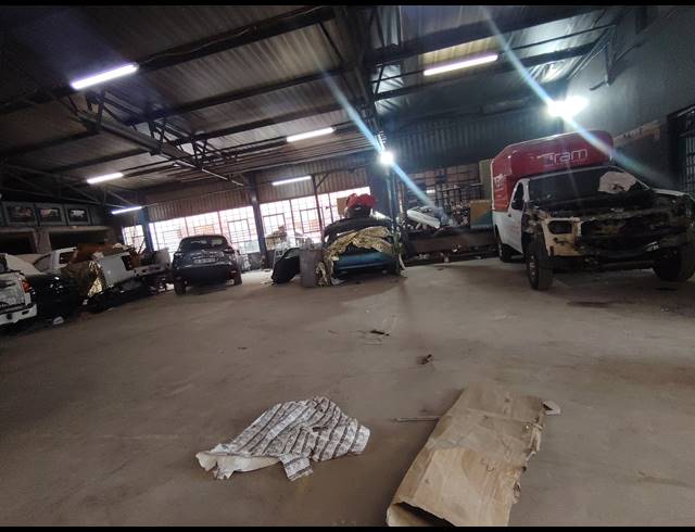 550M² WAREHOUSE FOR SALE IN GERMISTON CENTRAL
